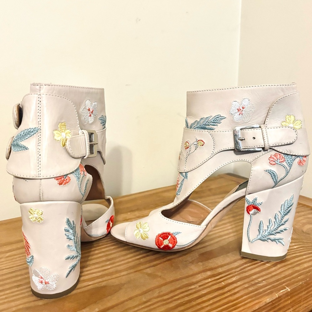 Laurence Dacade Paris Floral Embroidered Gladiator Heels - Picture 3 of 5